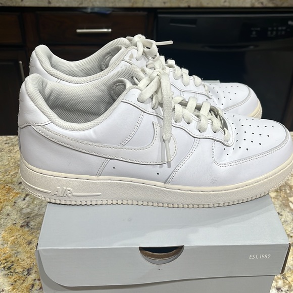 Nike Air Force 1 07 - Picture 4 of 7